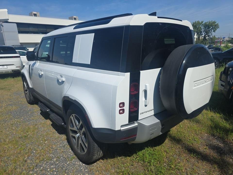 Used 2025 Fuji White Land Rover S image 4