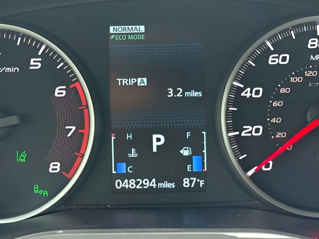 Used 2024 Gray Mitsubishi SEL image 16