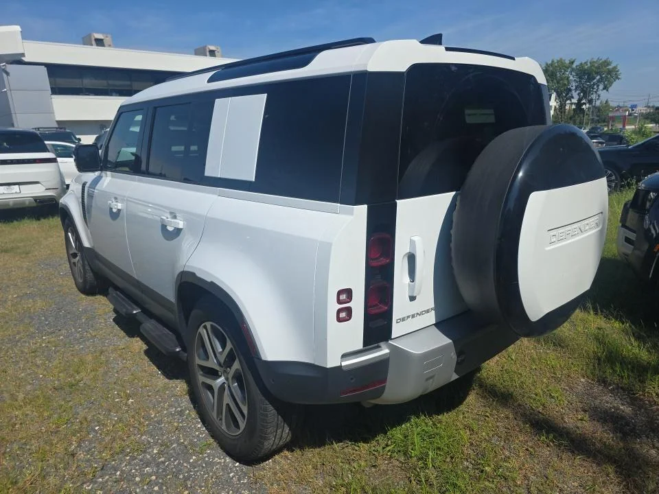 Used 2025 Fuji White Land Rover S image 4