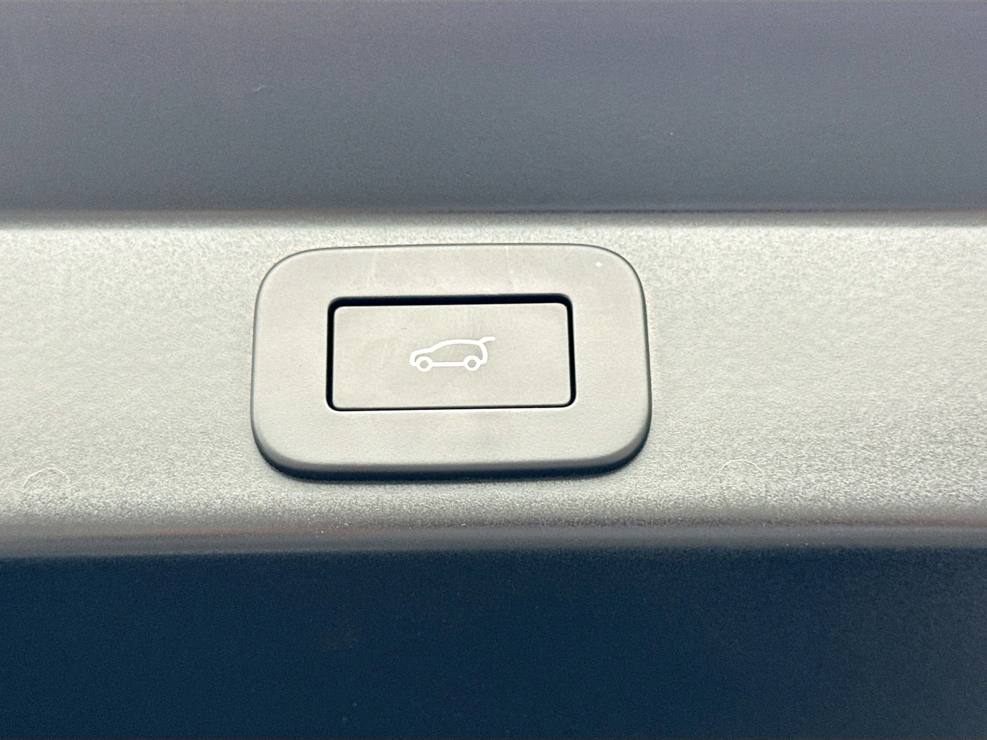 Used 2024 Santorini Black Metallic Land Rover SE image 13