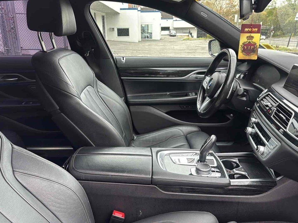 Used 2022 Black BMW 740i image 14