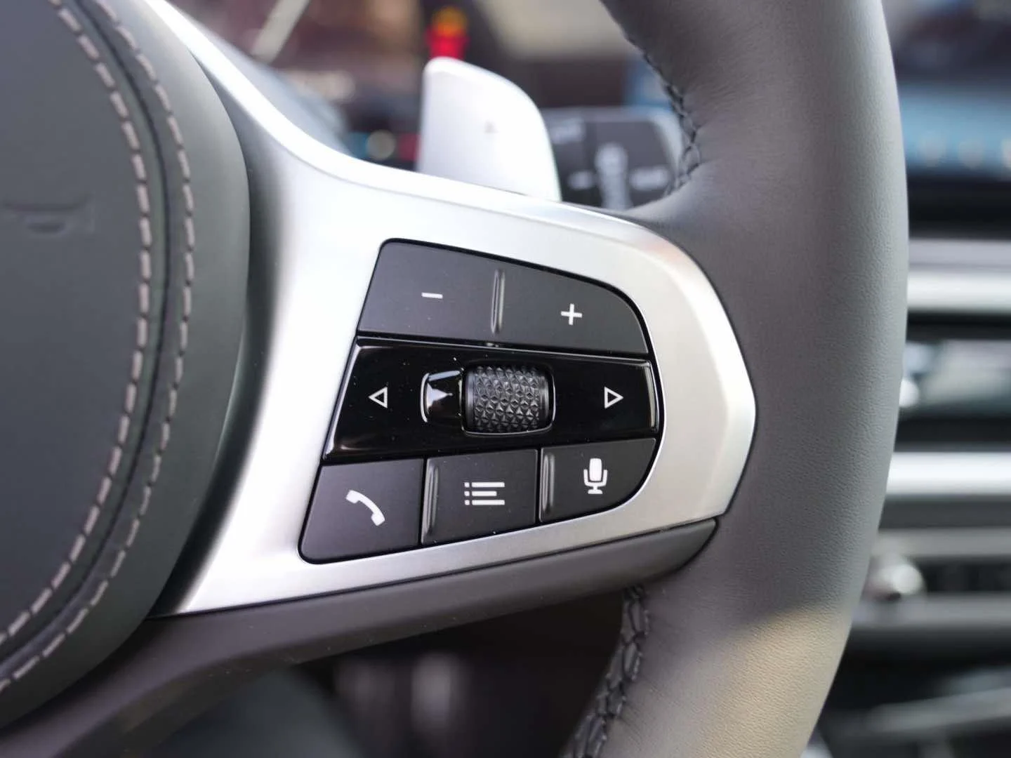 New 2026 Alpine White BMW sDrive40i image 17