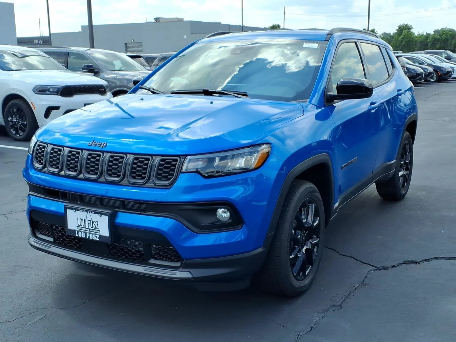 New 2026 Hydro Blue Pearl-Coat Exterior Paint Jeep Latitude image 2