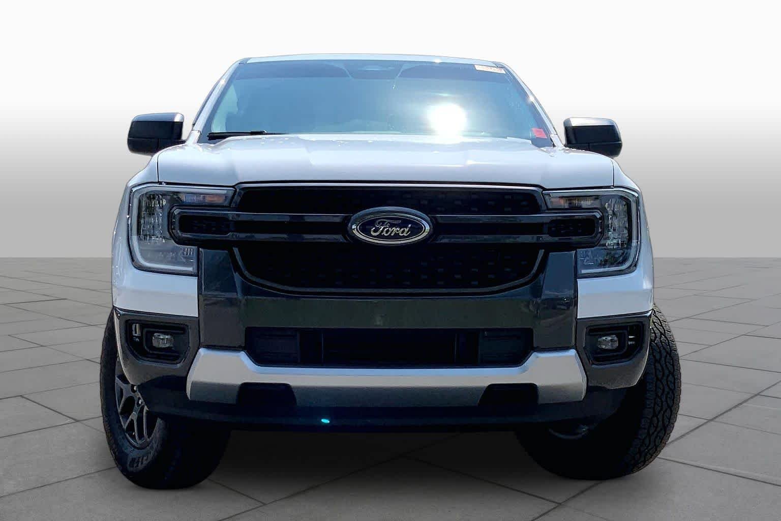 Used 2025 Oxford White Ford XLT image 4