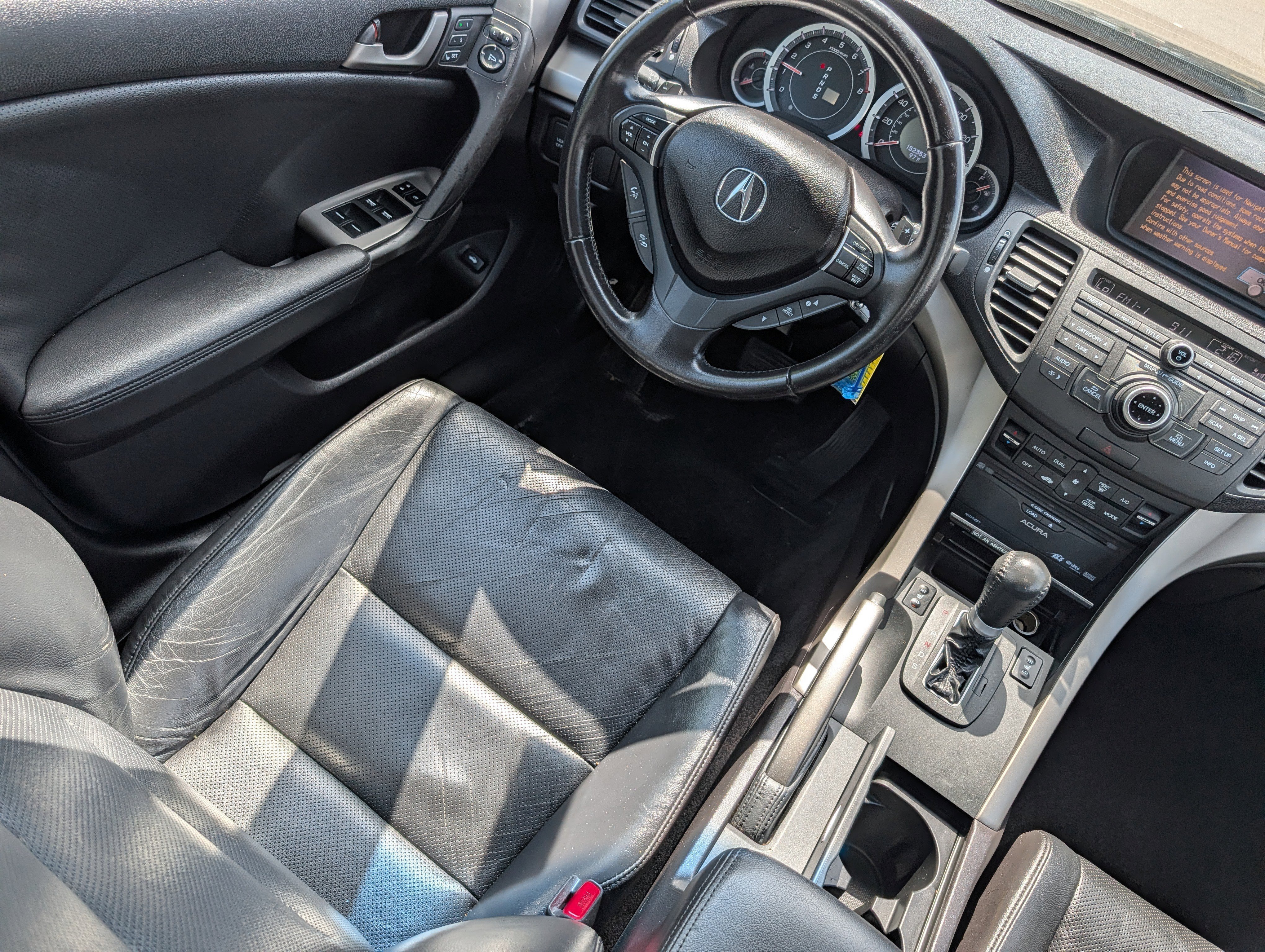 Used 2010 Crystal Black Pearl Acura  image 9