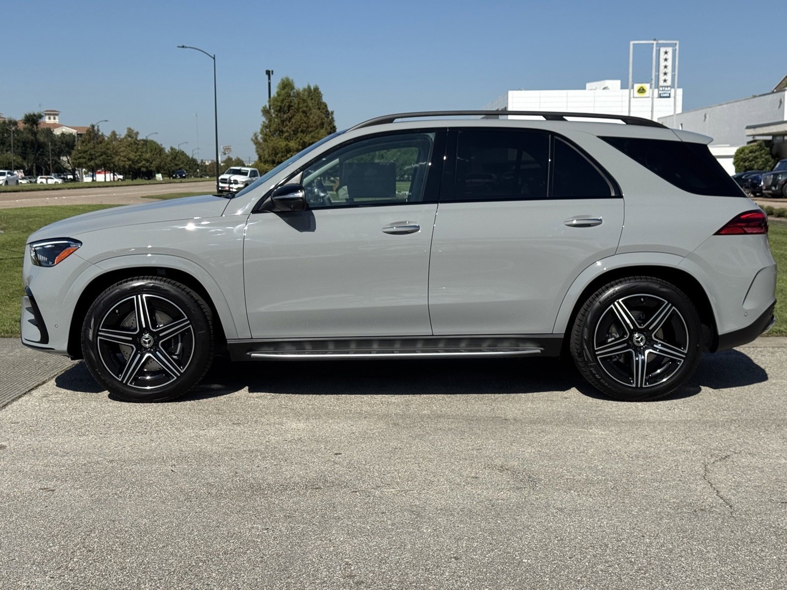 New 2026 MANUFAKTUR Alpine Grey Mercedes-Benz GLE 450 image 29