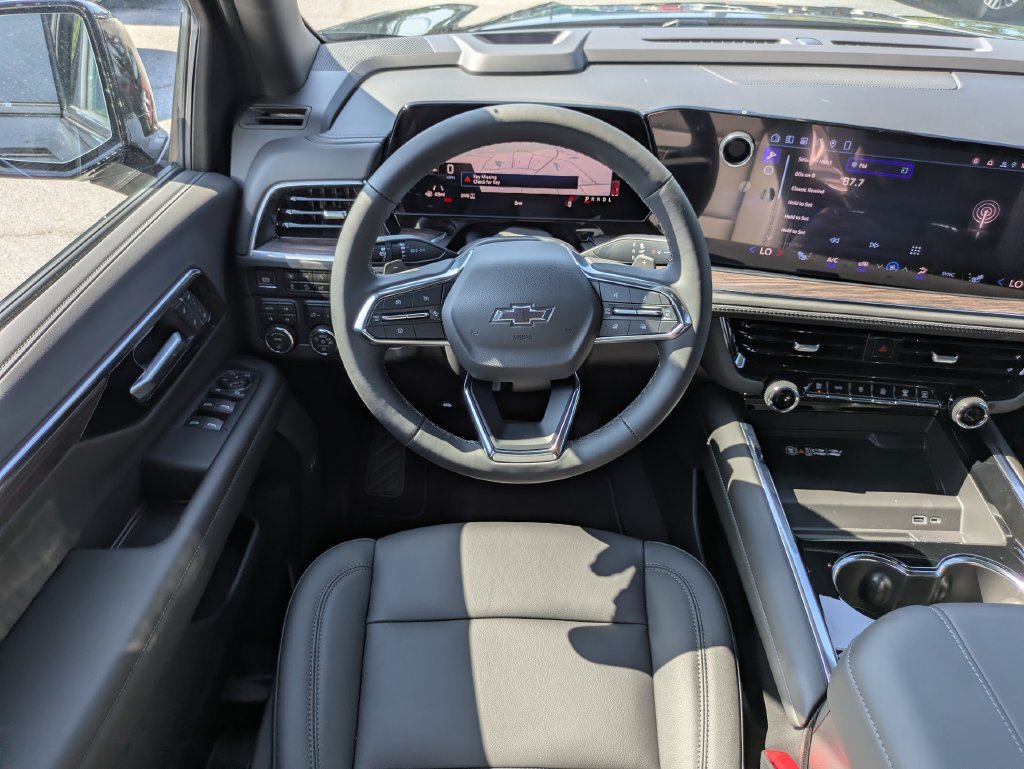 2026 Chevrolet Suburban Z71 - Photo 18