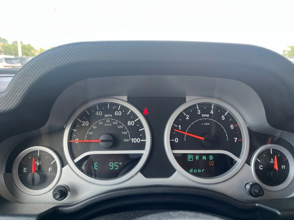 Used 2008 Silver Jeep Unlimited Sahara image 12