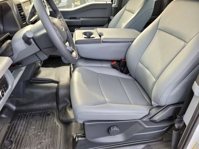 New 2026 Oxford White Ford F-250® XL image 90