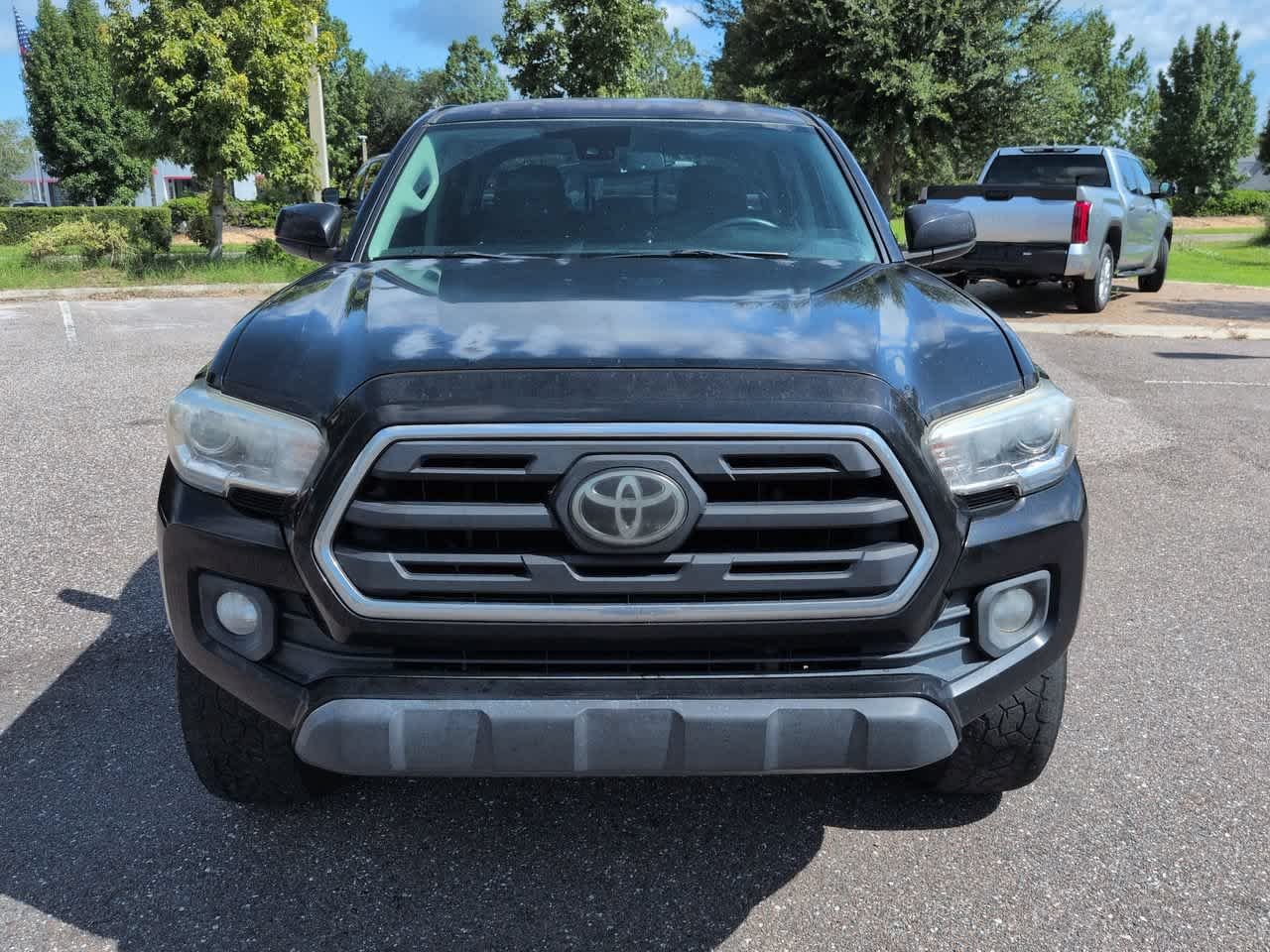 Used 2018 Midnight Black Metallic Toyota SR5 image 9