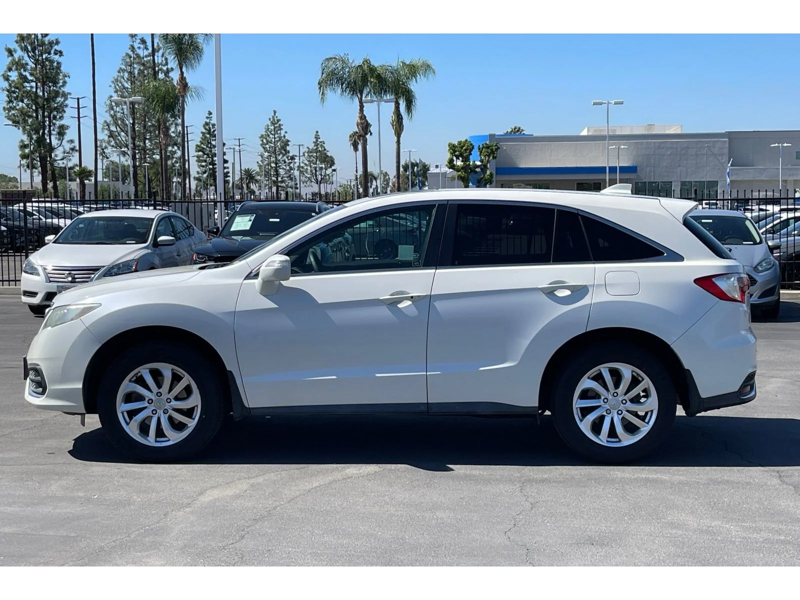 Used 2017 White Diamond Pearl Acura w/AcuraWatch Plus image 3