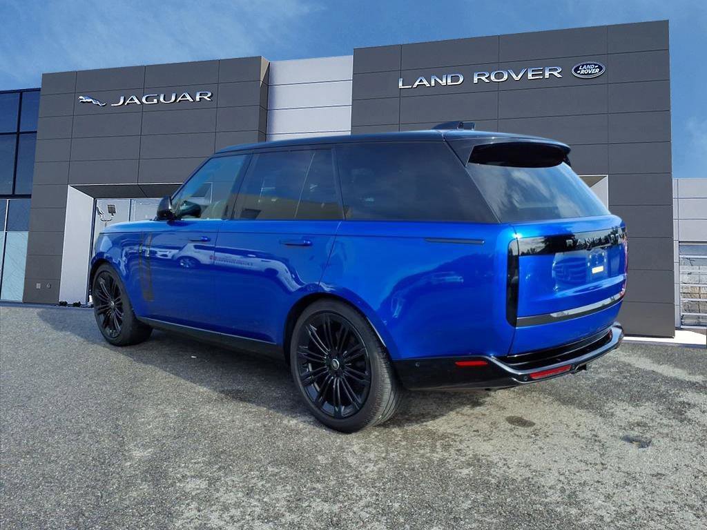 Used 2025 Velocity Blue SV Bespoke Ultra Gloss Land Rover SE image 3