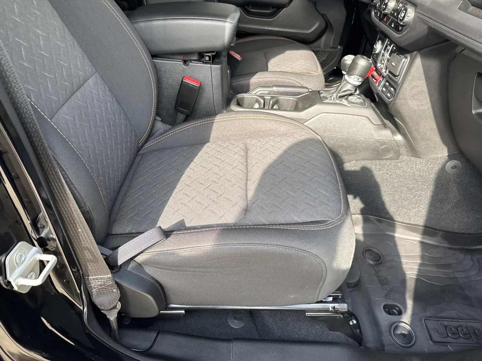 2024 Jeep Gladiator Mojave - Photo 11