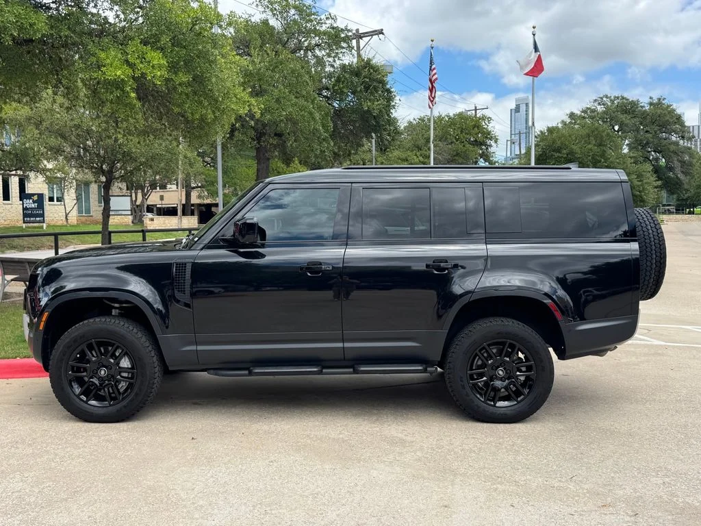 Certified Used 2025 Santorini Black Metallic Land Rover S image 5