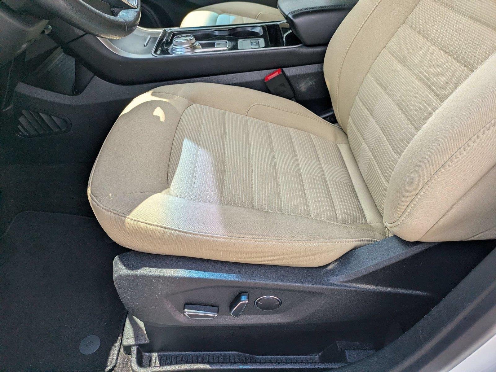 Used 2019  Ford SEL image 15