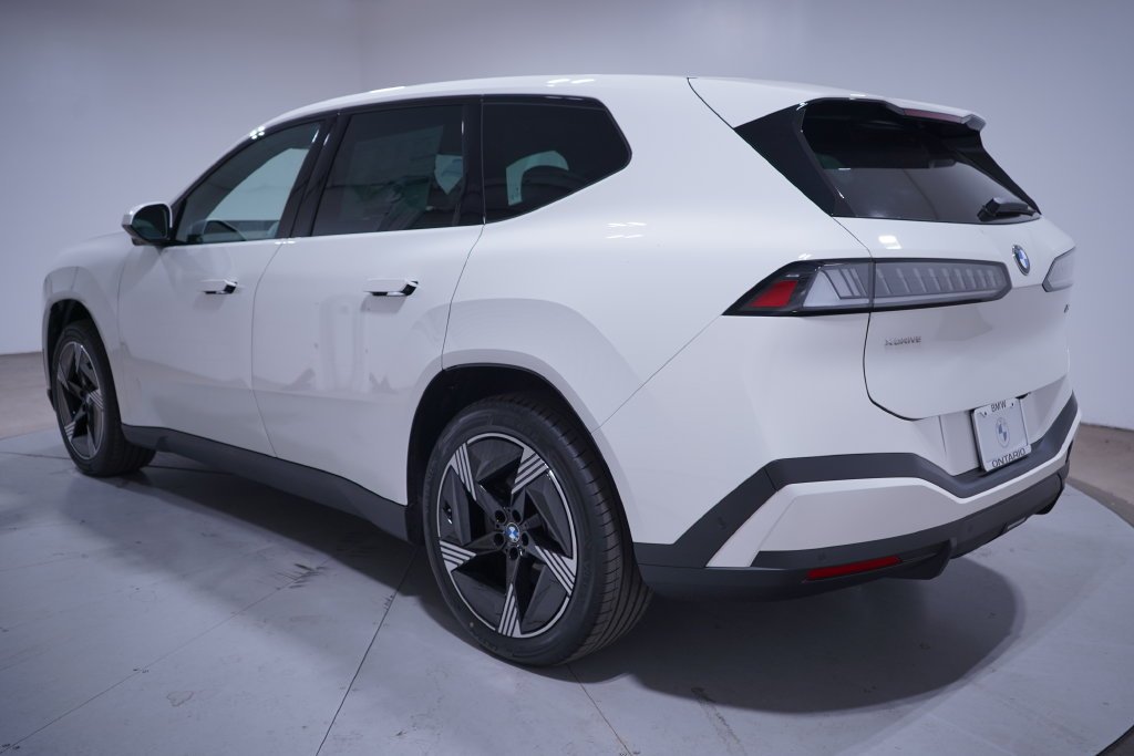 New 2027 Alpine White BMW  image 3