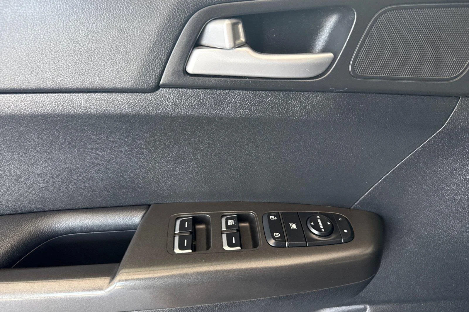 Used 2019 Black Cherry Kia LX image 11