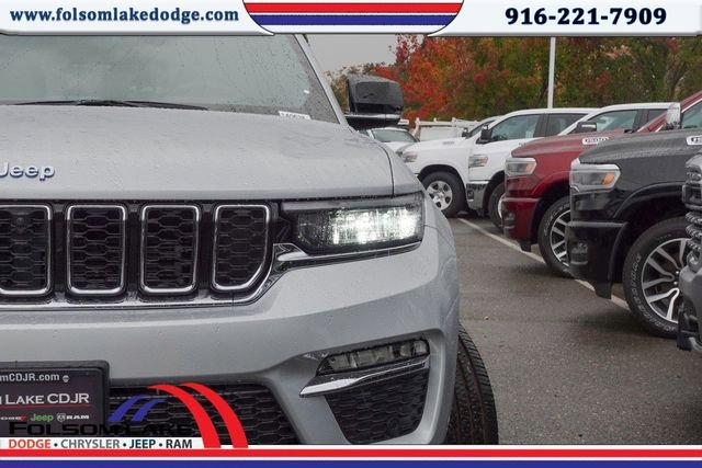 New 2024 Silver Zynith Exterior Paint Jeep 4xe image 3