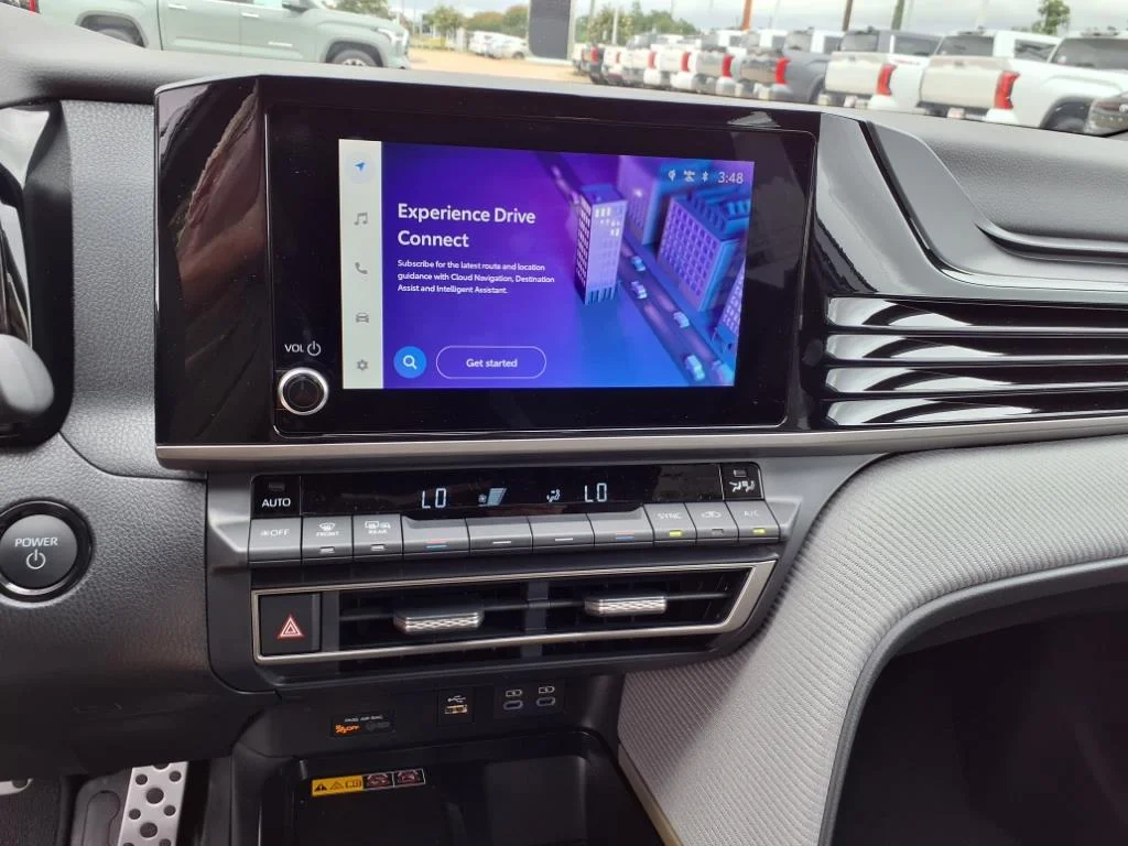 2025 Toyota Camry SE - Photo 15