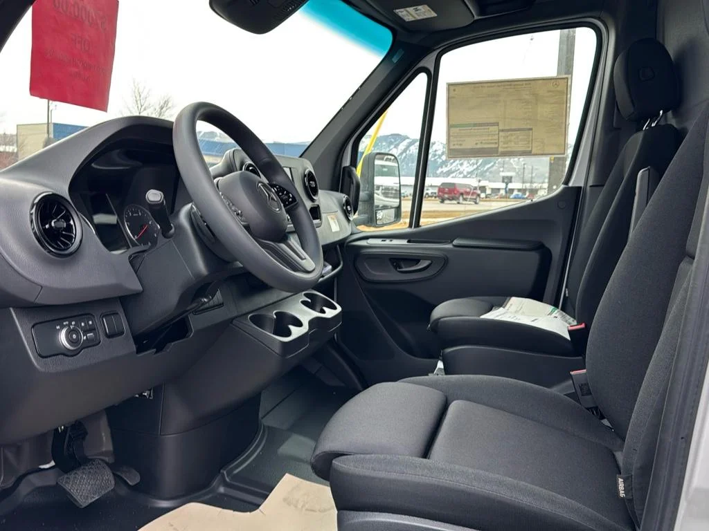 Used 2023 White Mercedes-Benz NA image 2