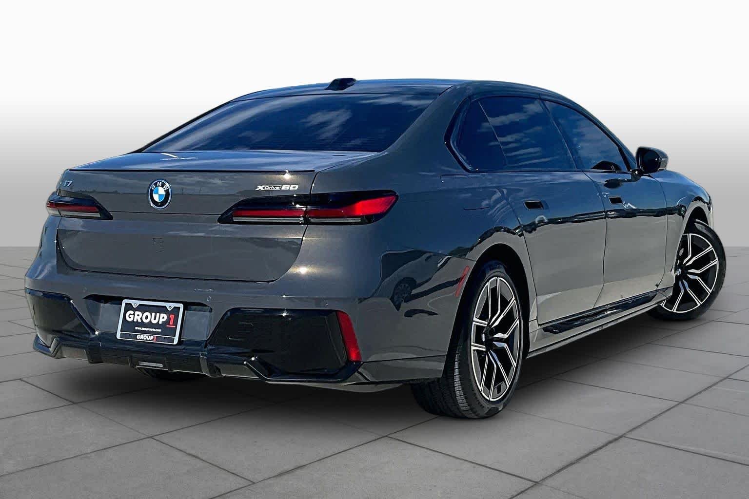 Used 2023 Individual Dravit Grey Metallic BMW xDrive60 image 12