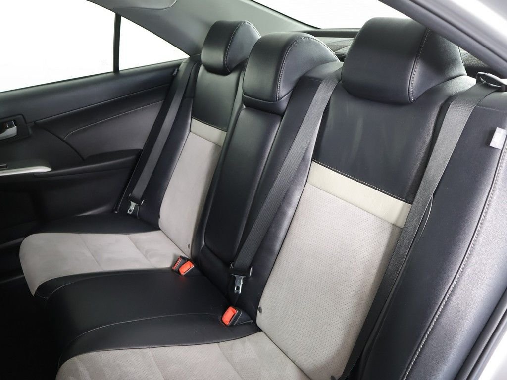 Used 2013 Silver Toyota SE image 28