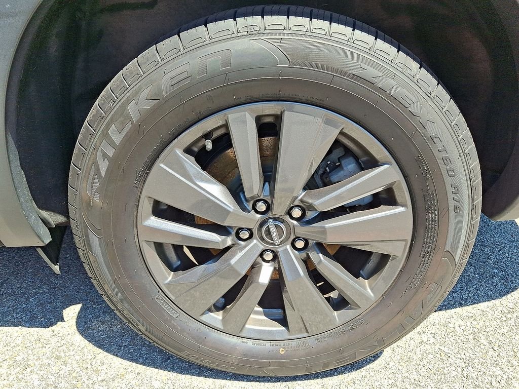 Used 2022 Gray Nissan S image 7
