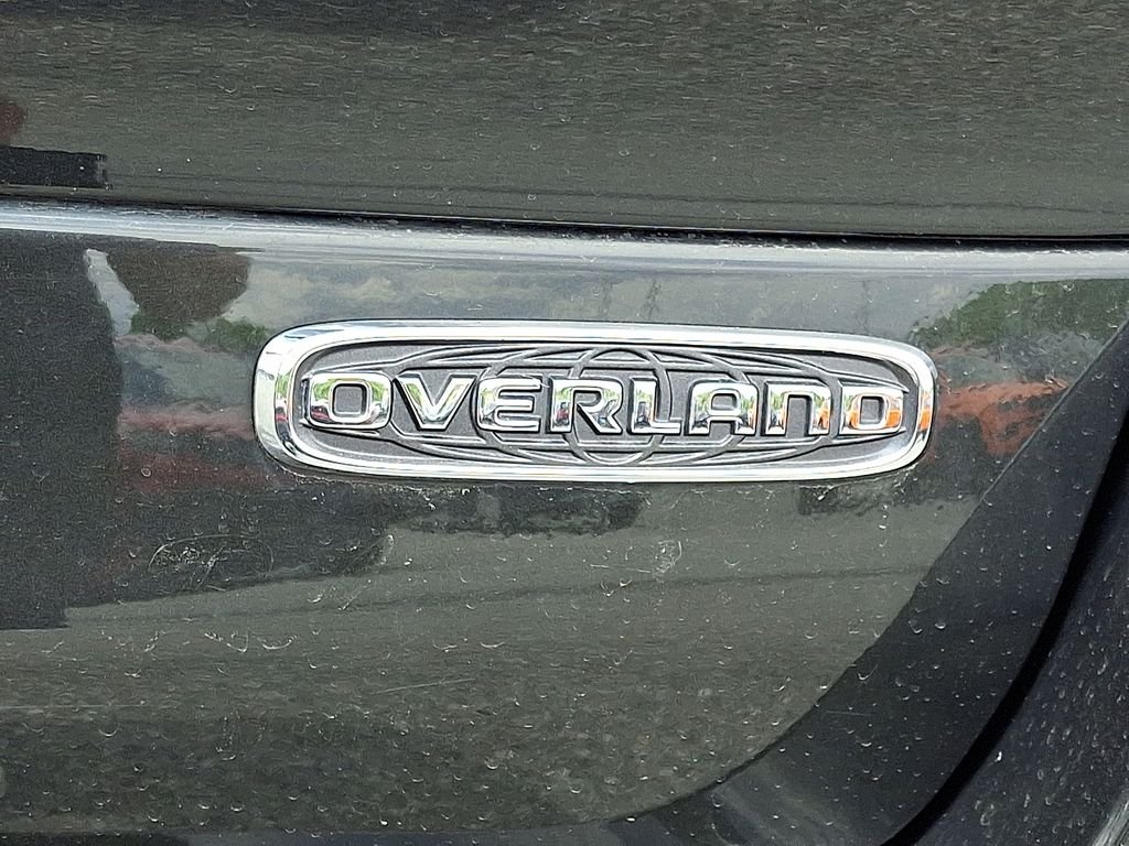 Used 2022 Rocky Mountain Pearlcoat Jeep Overland image 10
