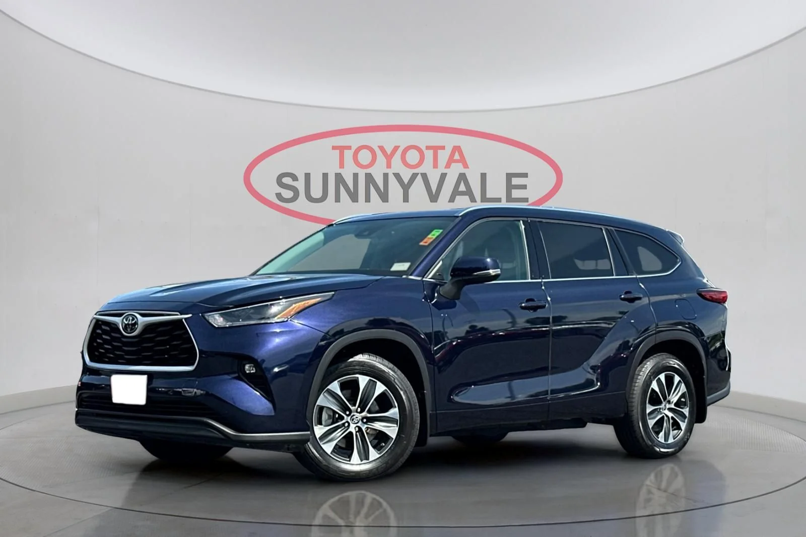 Used 2021  Toyota XLE image 1