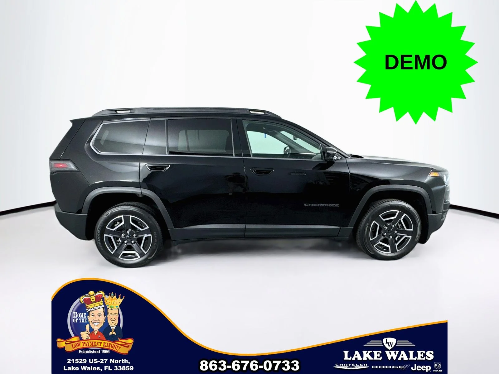 New 2026 Diamond Black Crystal Pearl-Coat Exterior Paint Jeep Limited image 8