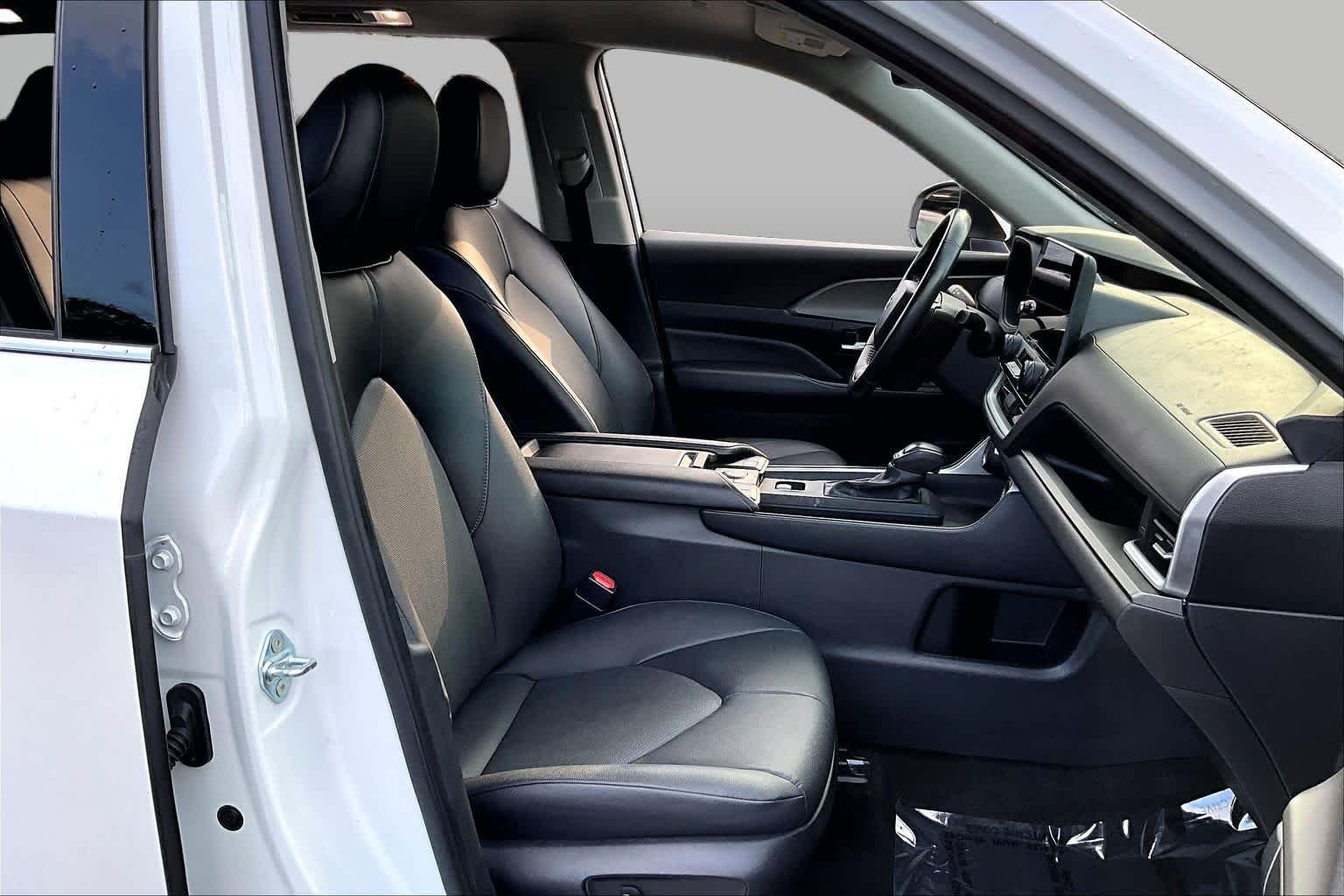 Used 2024 Wind Chill Pearl Toyota XLE image 9