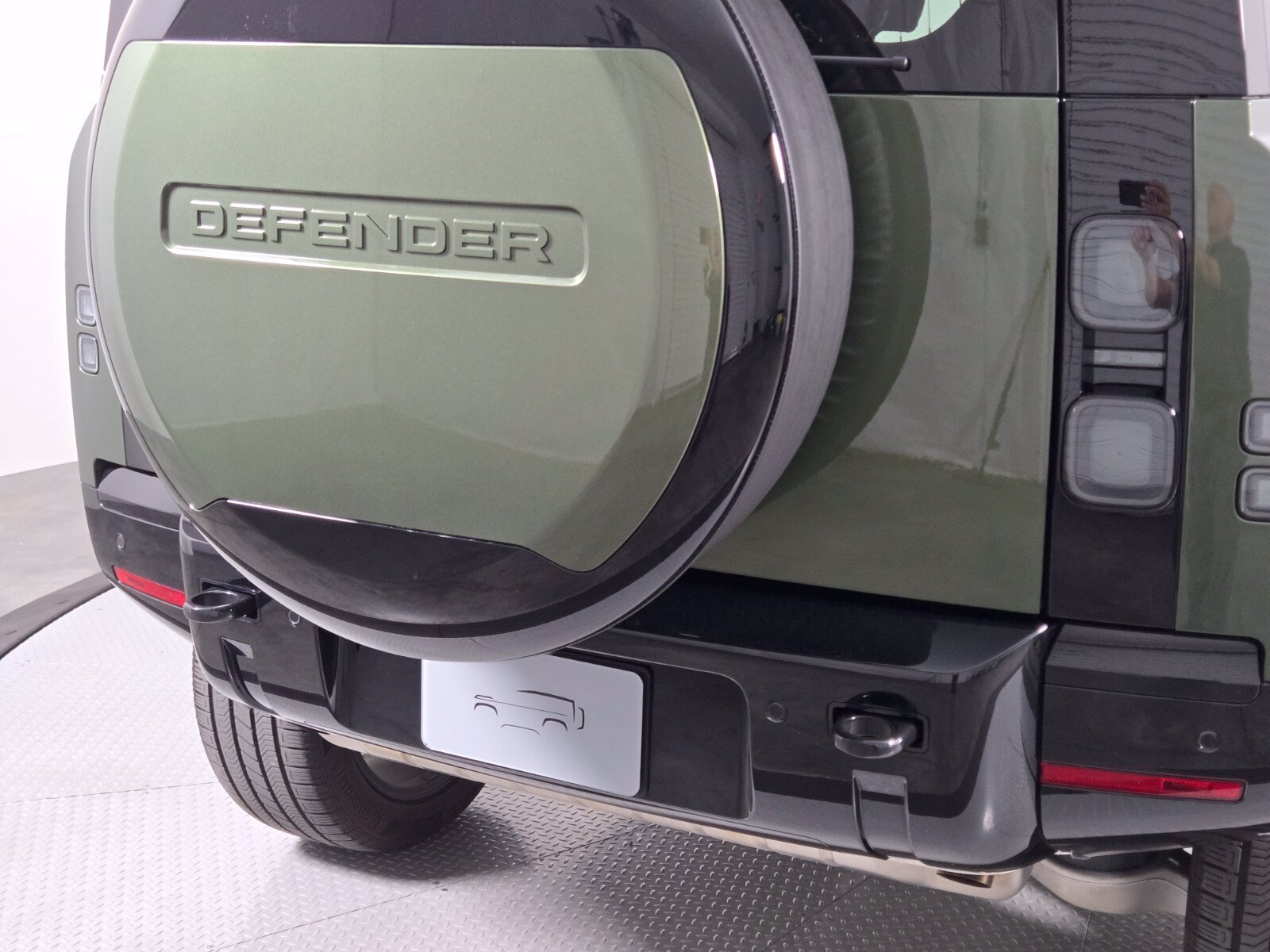 Certified Used 2026 Woolstone Green Metallic Land Rover X-Dynamic SE image 7