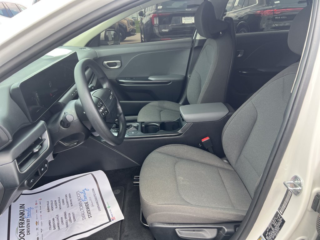 Used 2025 Snow White Pearl Kia LX image 13