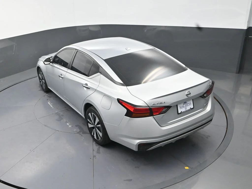 Used 2022 Silver Nissan 2.5 SV image 17