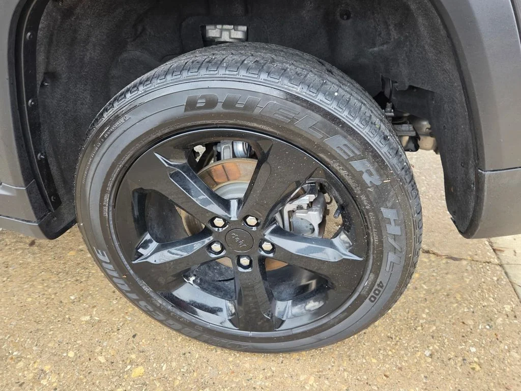 Used 2023 Gray Jeep Altitude X image 45