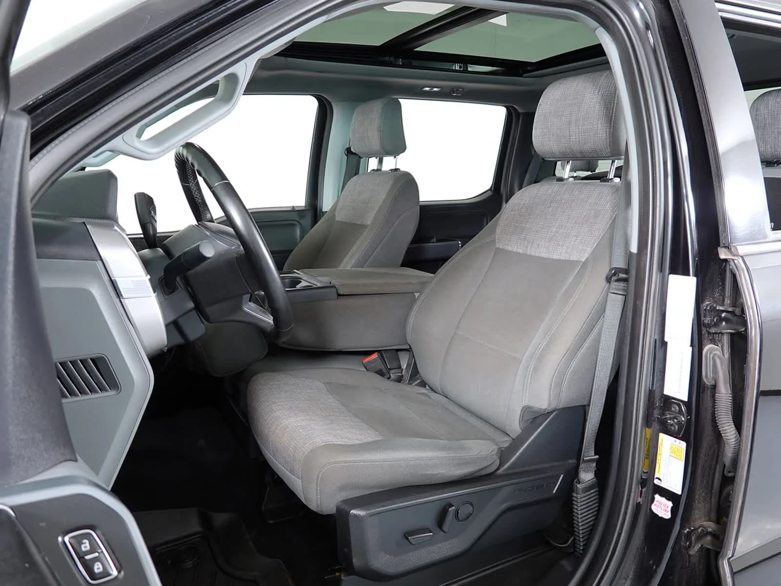 Used 2023 Agate Black Metallic Ford XLT image 12