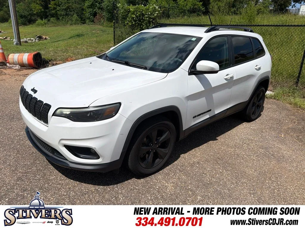 Used 2020 White Jeep Latitude Plus image 3