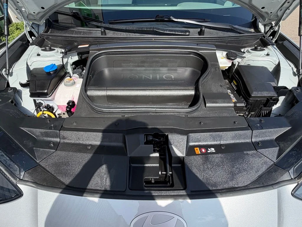 Used 2024 Silver Hyundai SEL image 7