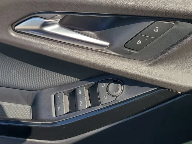 New 2027 Summit White Chevrolet LT image 19