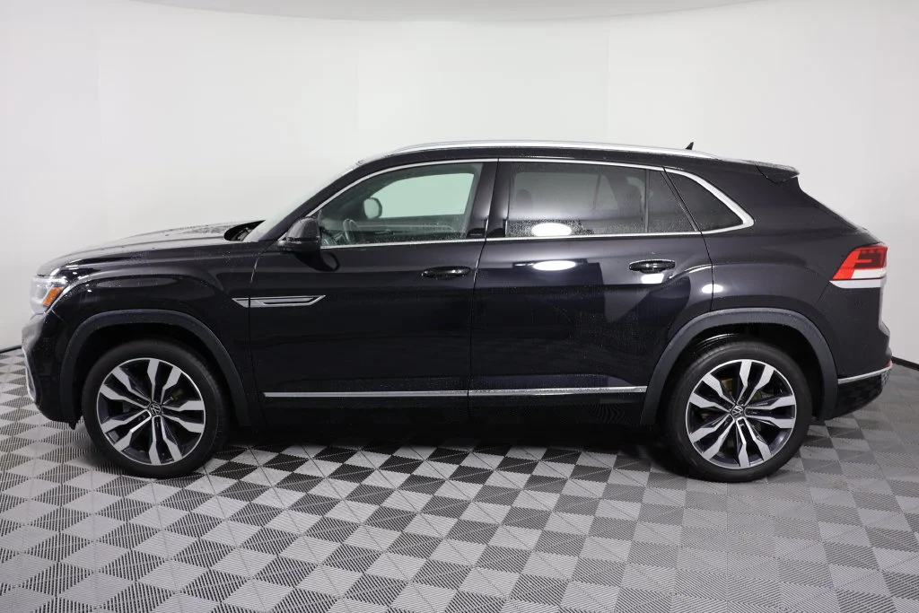 Used 2021 Deep Black Volkswagen 3.6L V6 SEL Premium R-Line image 5