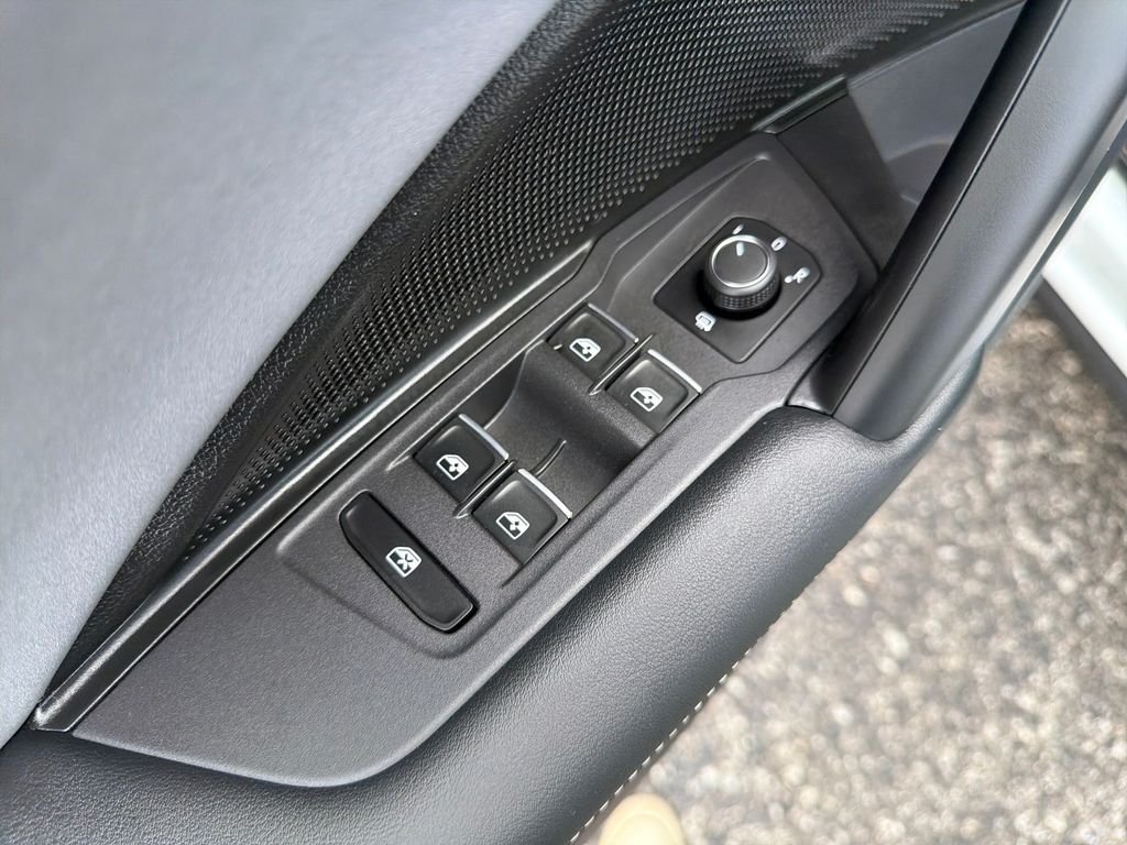 New 2026 White/off-white Volkswagen 2.0T SE image 12