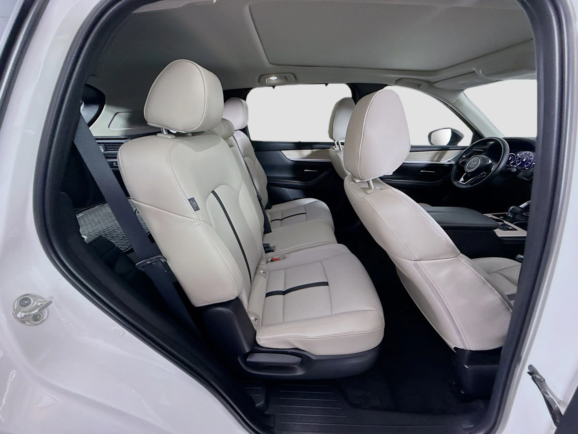 Used 2025 Rhodium White Premium Mazda Premium Package image 23