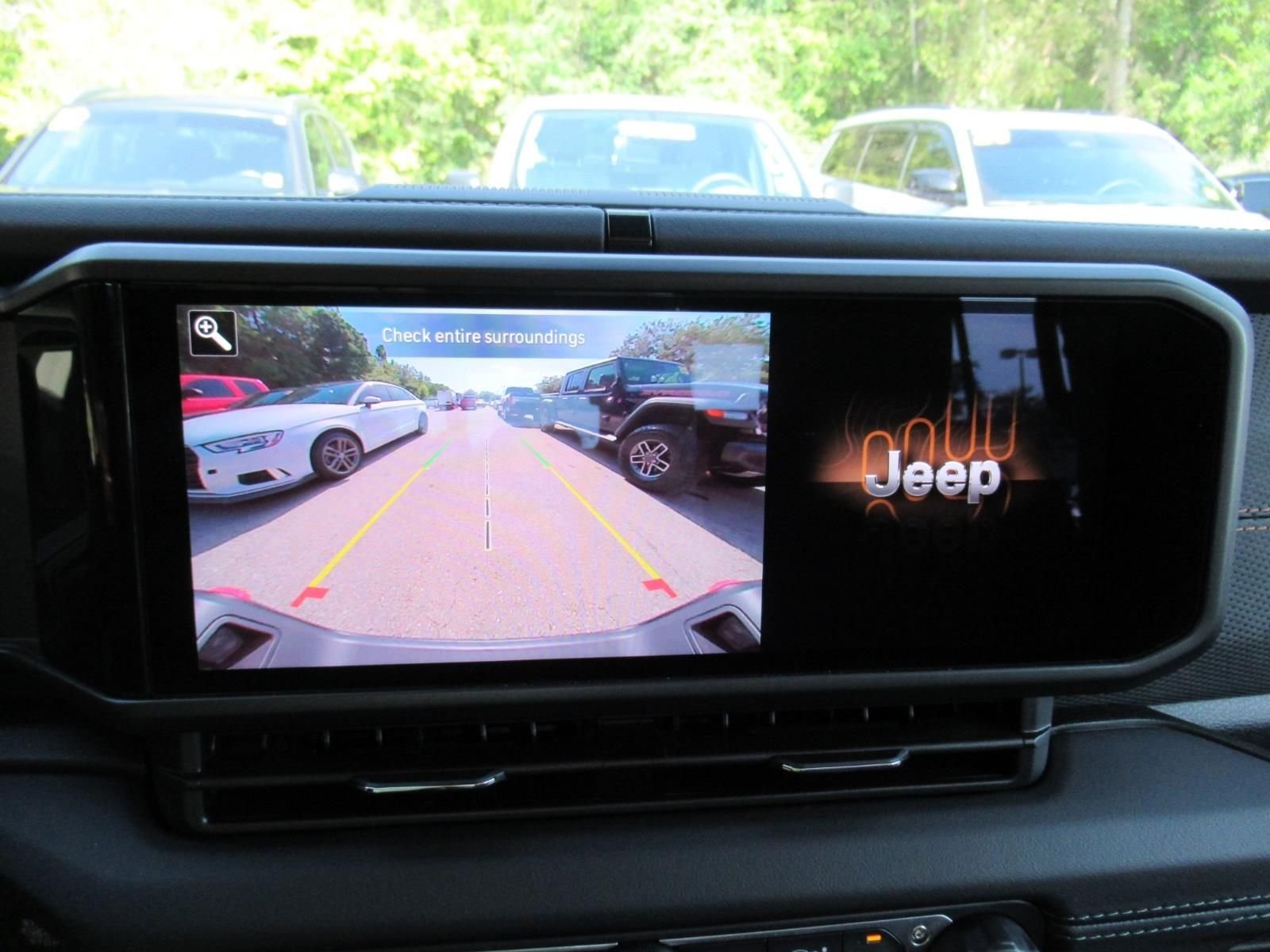 Used 2025  Jeep Mojave image 29
