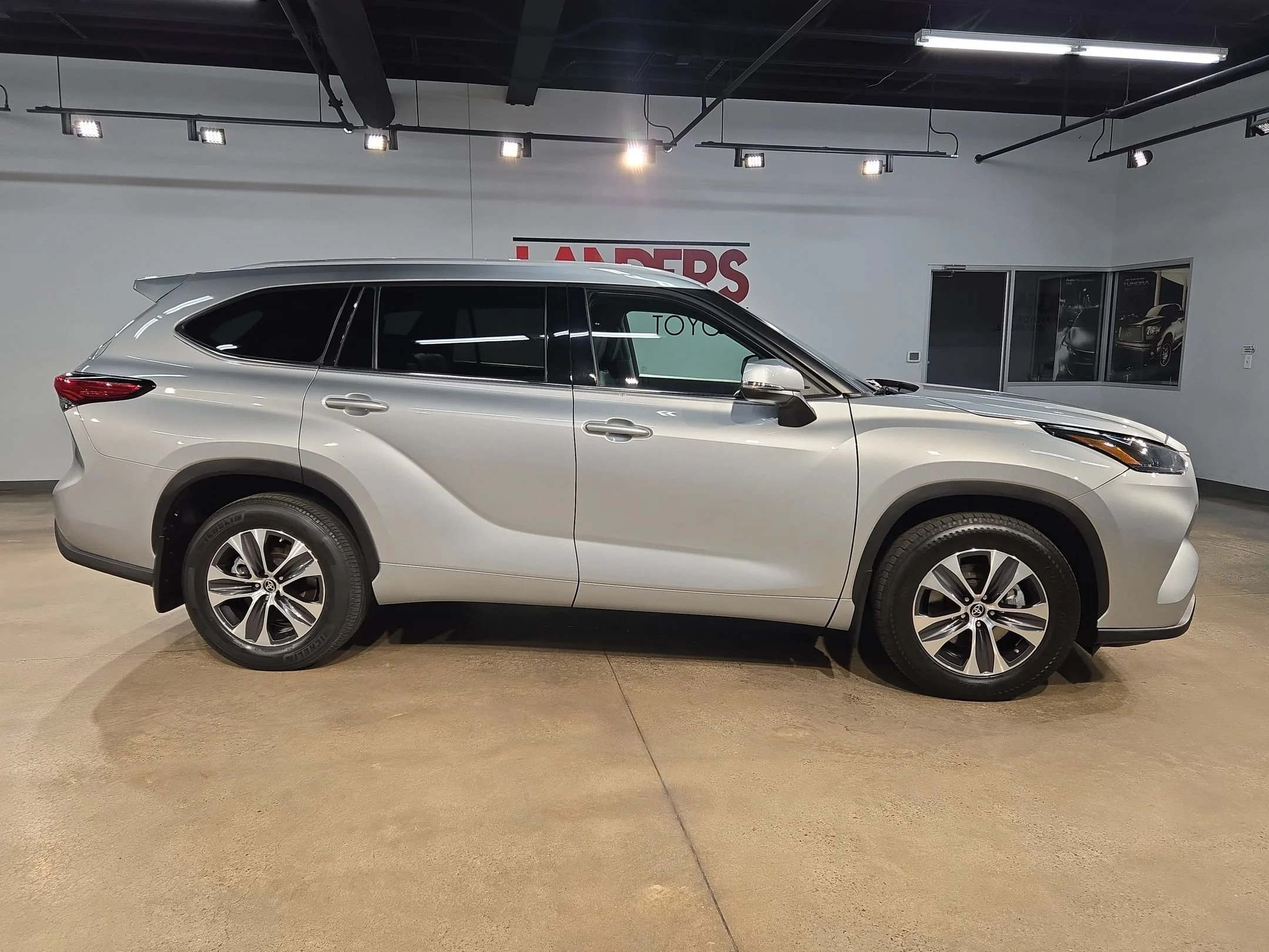 Used 2022 Celestial Silver Metallic Toyota XLE image 8