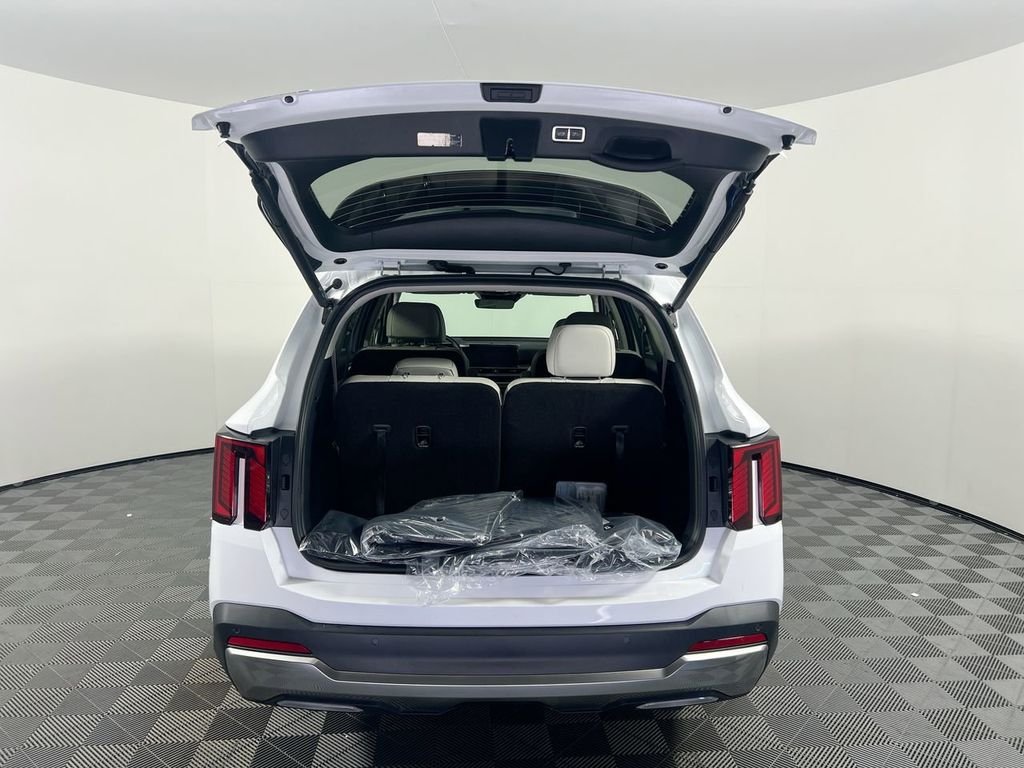New 2026 Glacial White Pearl Kia SX image 33