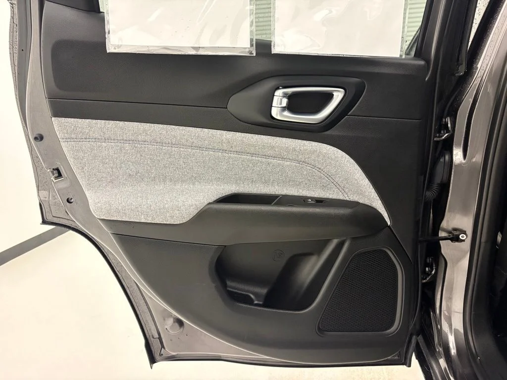 Used 2022 Gray Jeep Latitude image 30