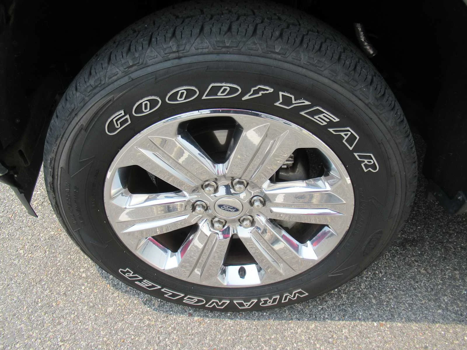 Used 2020 Magnetic Ford XLT image 10