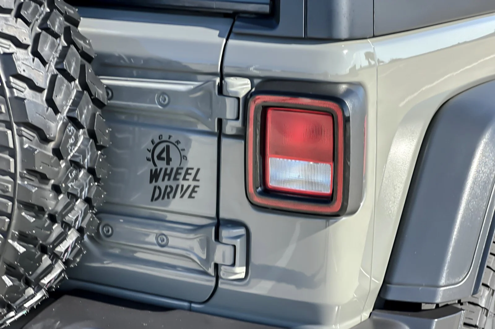 Used 2023 STING - GRAY Jeep S 4XE image 26