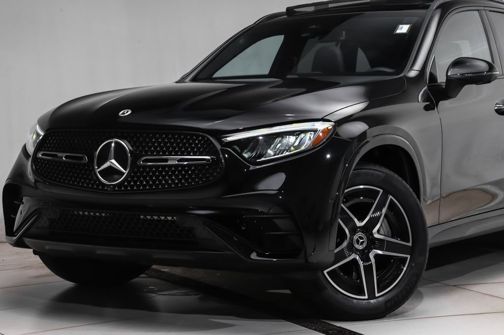 New 2026 Black Mercedes-Benz GLC 300 image 18