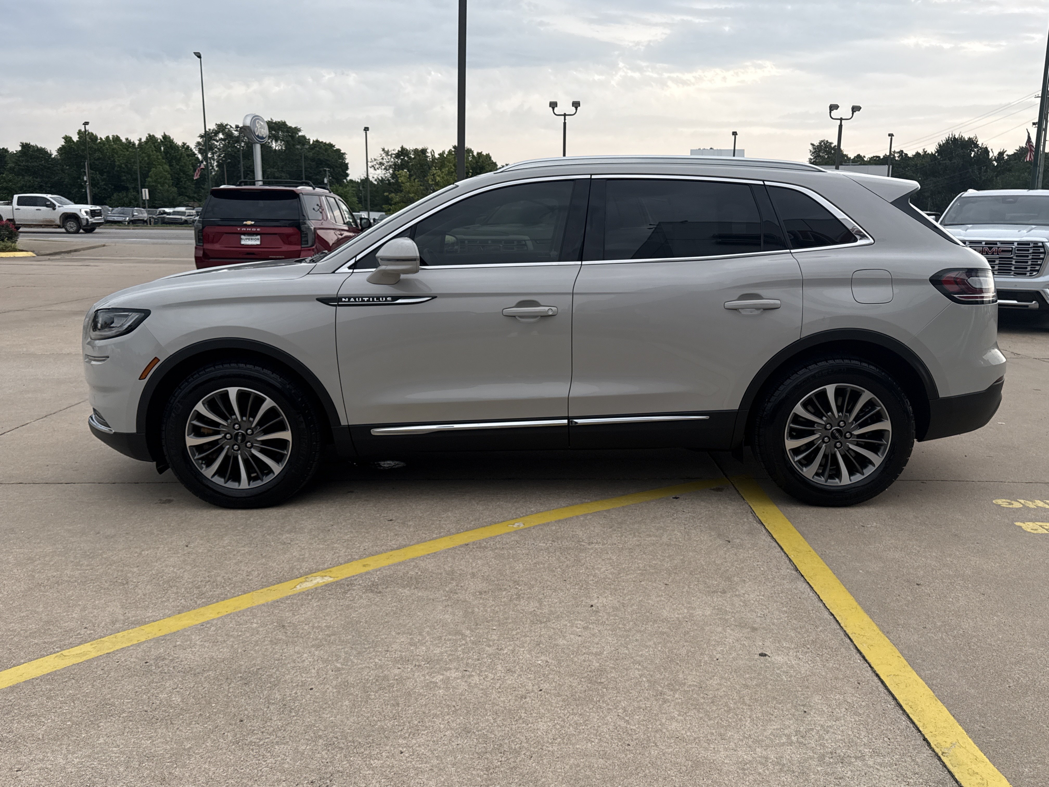 Used 2022 Silver Lincoln Standard image 13
